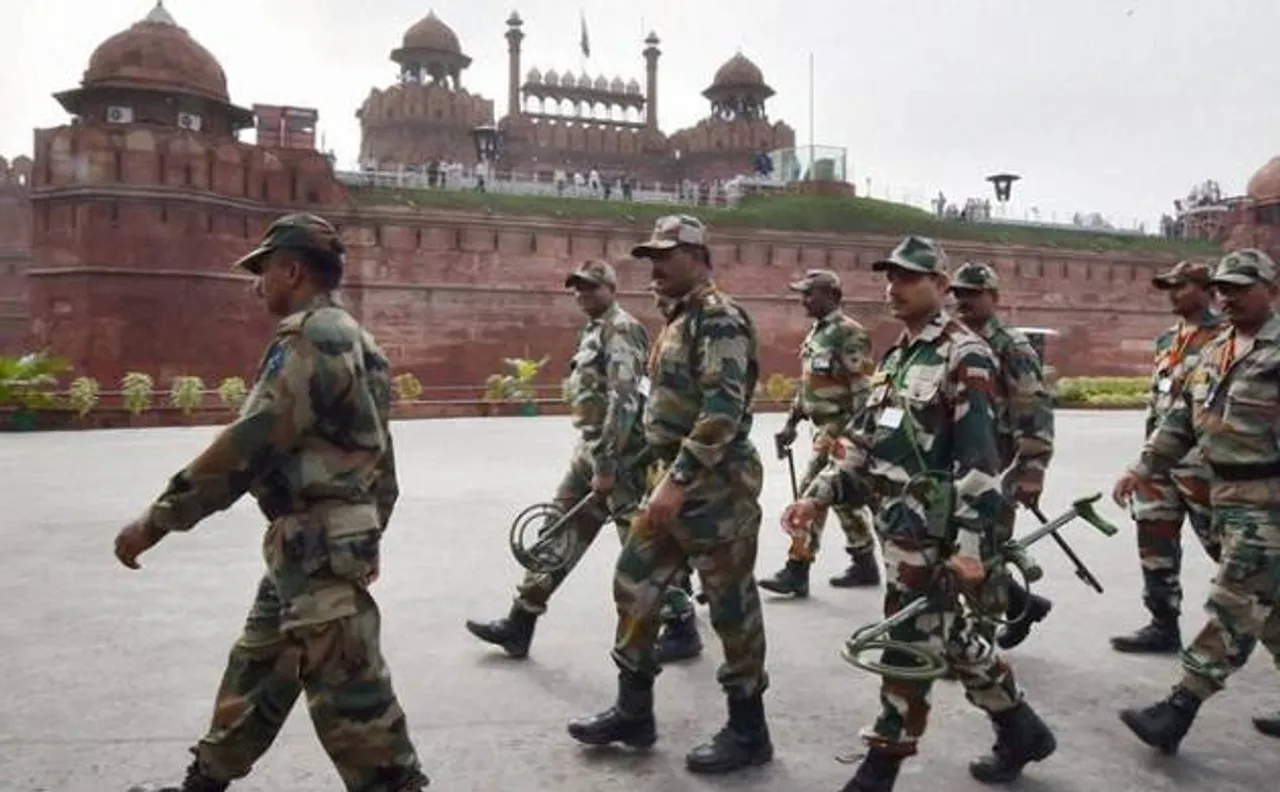 दिल्ली पर बड़े आतंकी हमले की आशंका, लाल किले पर NSG तैनात