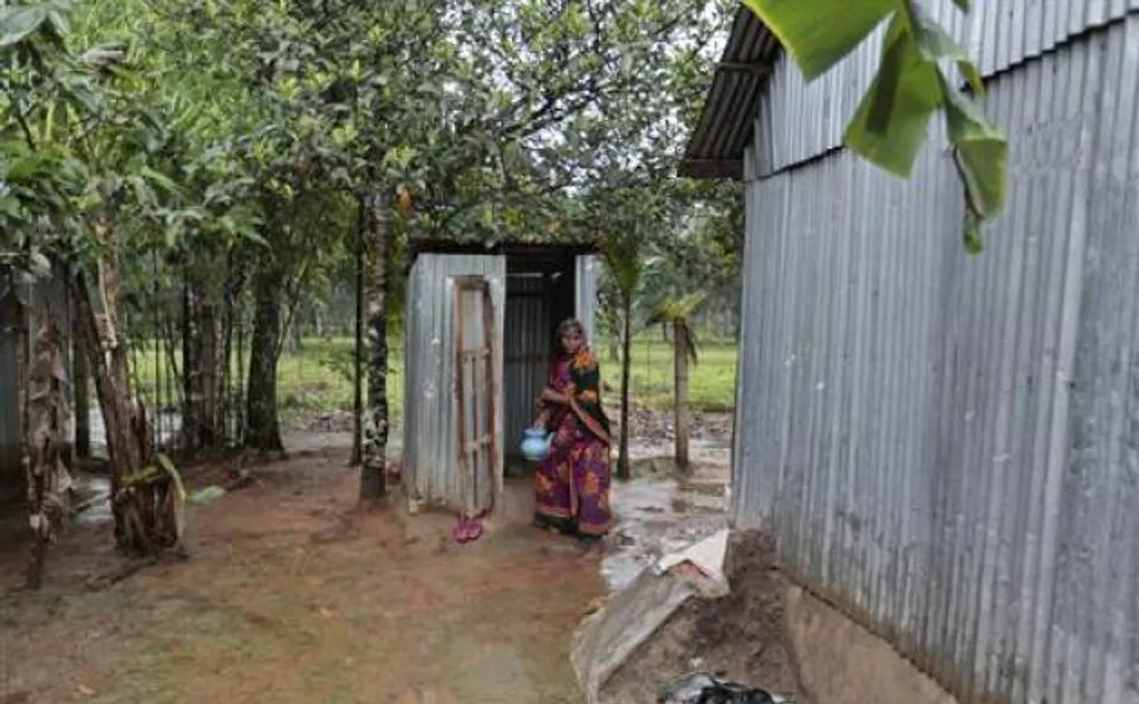 बिहार: खुले में शौच करने पर भरना होगा जुर्माना, सूचना देने वालों को ईनाम