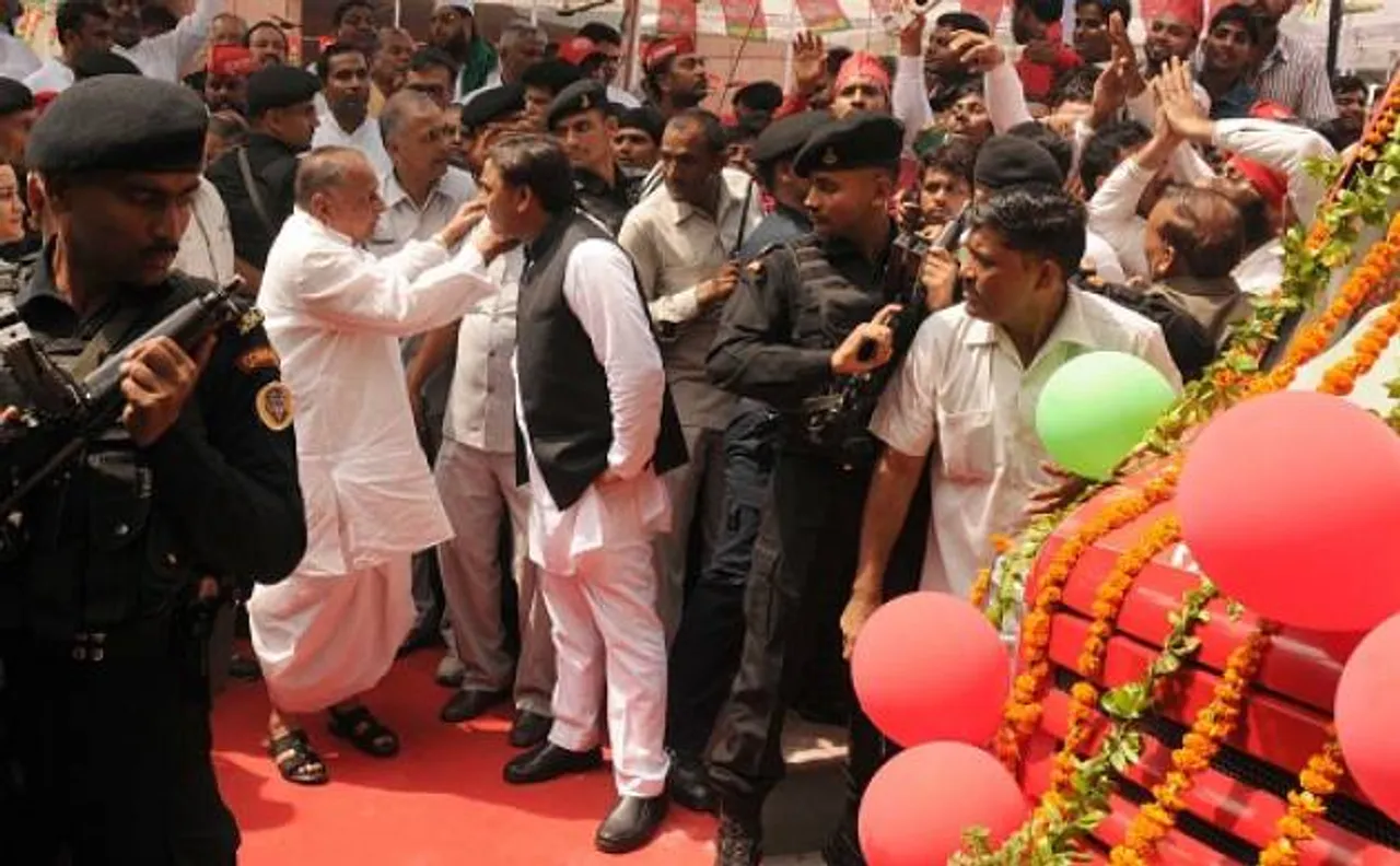 यूपी के सबसे बड़े सियासी परिवार में क्या पिता-पुत्र के बीच कभी खत्म होंगे 'मन भेद' ?