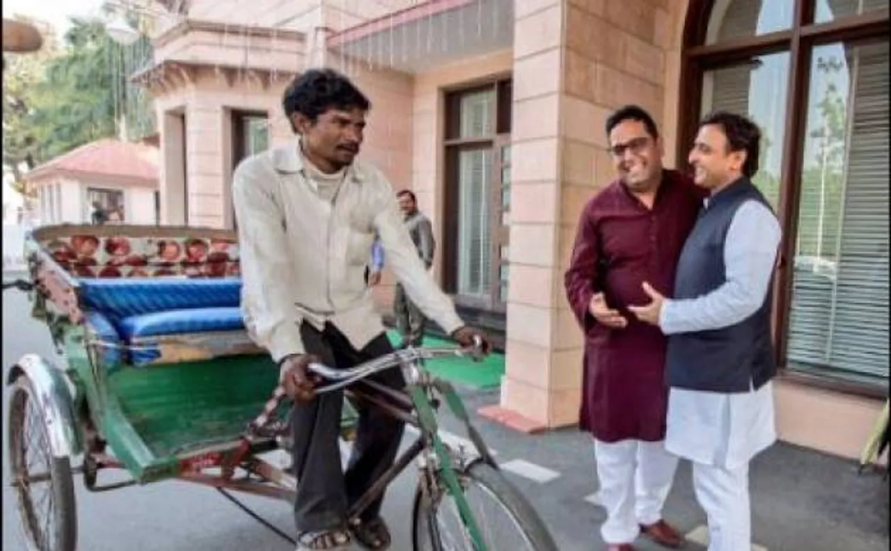 जानिए मुख्यमंत्री अखिलेश ने  क्यों दिया इस रिक्शेवाले को दीवाली गिफ्ट