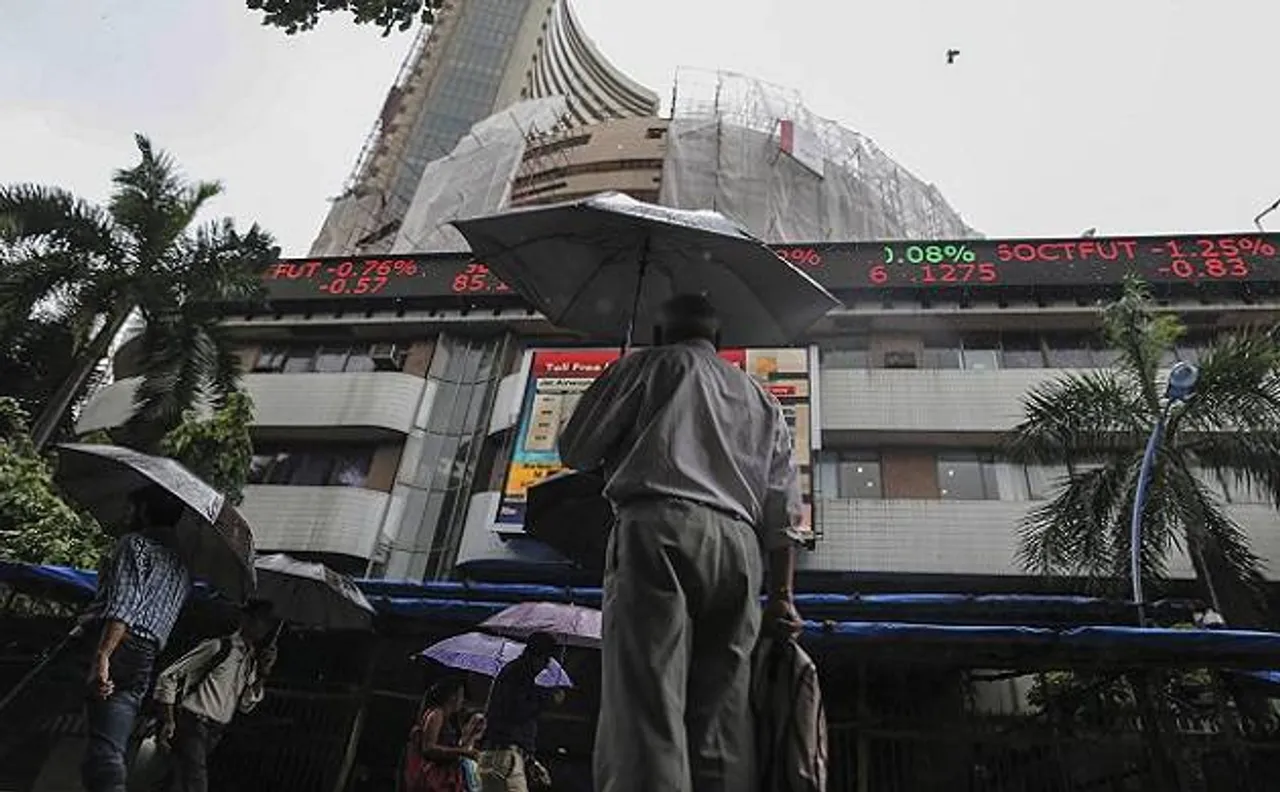 मामूली कमजोरी के साथ खुला सेंसेक्स, निफ्टी 8500 से नीचे फिसला