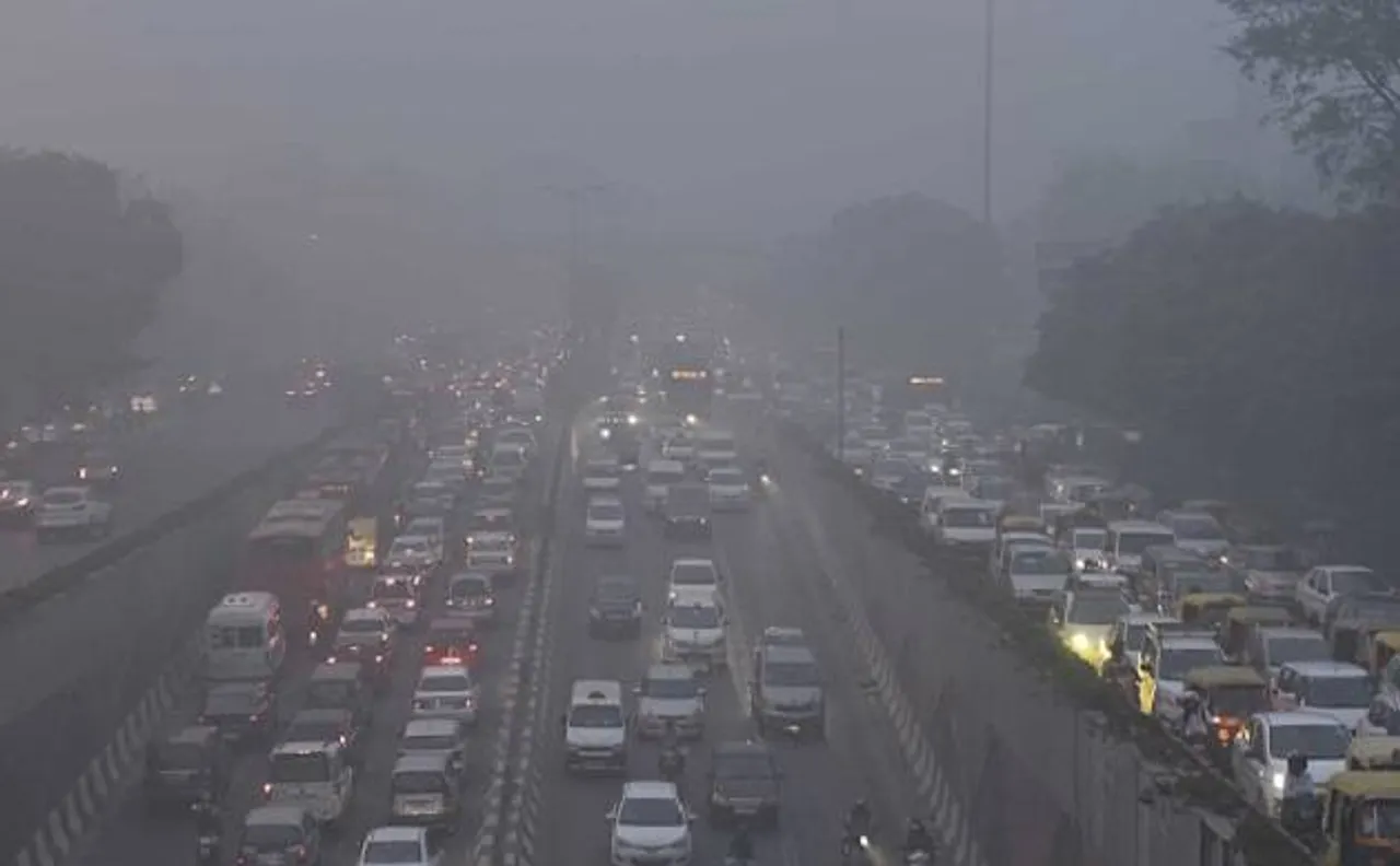 प्रदूषण पर सख्ती के बावजूद केंद्र ने साधा केजरीवाल पर निशाना