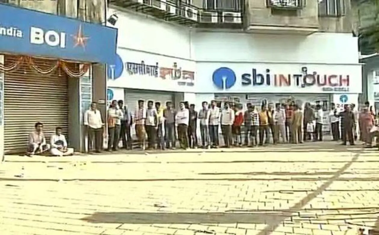 एटीएम से मिलेंगे नए नोट, सुबह से ही लोगों की भारी भीड़, कई एटीएम में पैसा नहीं