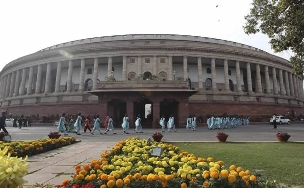 नोटबंदी पर मोदी सरकार को घेरने के लिए गुरुवार को संसद में स्थगन प्रस्ताव ला सकती है कांग्रेस समेत कई पार्टियां