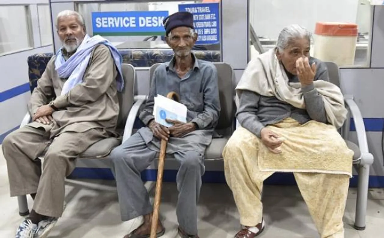बीमार की मदद के लिए अस्पताल तक पहुंचा बैंक, मरीज़ ने कहा शुक्रिया
