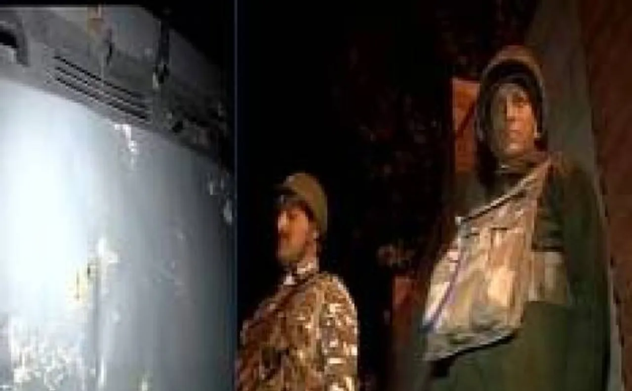 जम्मू-कश्मीर के हंदवाड़ा में पुलिस स्टेशन पर आतंकी हमला, सर्च ऑपरेशन जारी