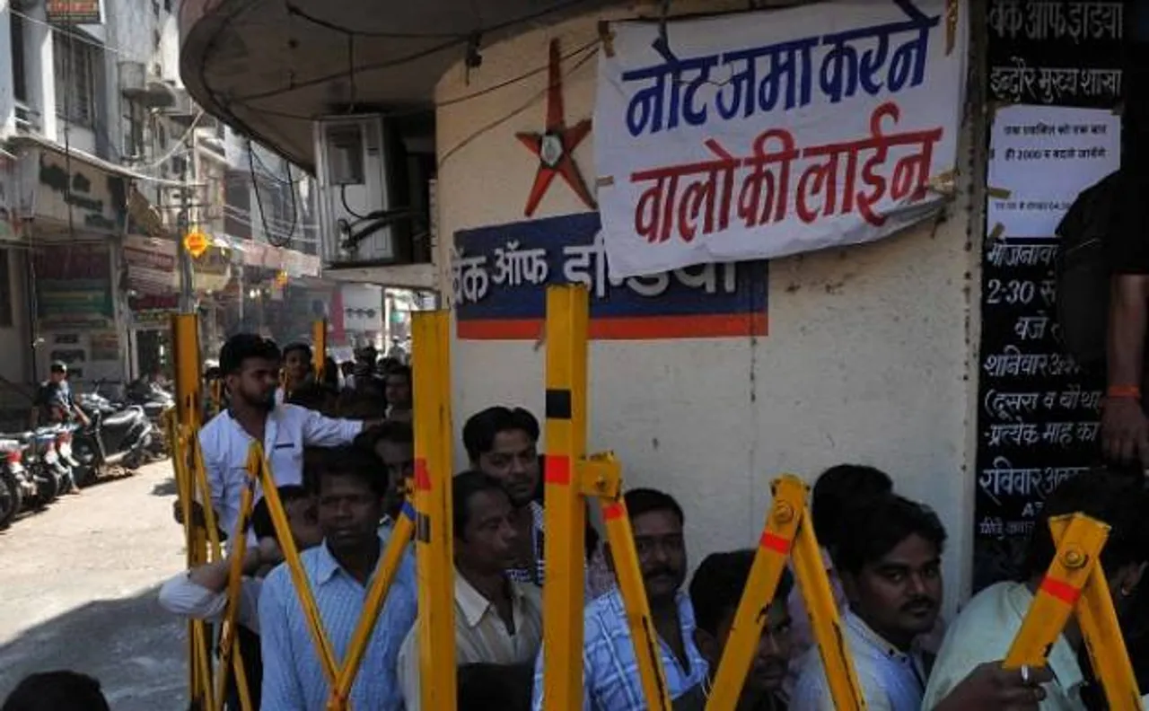 नोटों की अदला बदली बंद, अब सिर्फ बैंक में जमा होंगे 500 और 1000 रूपये
