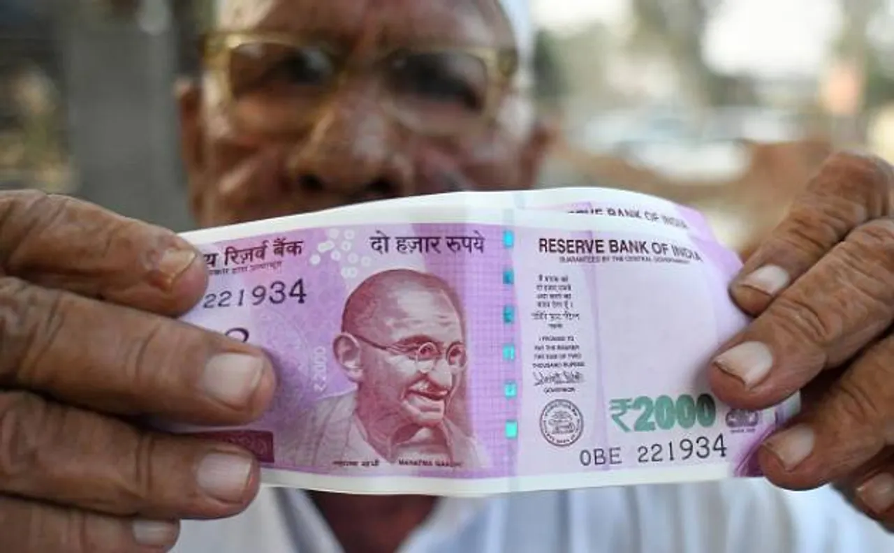 डॉलर के मुकाबले रुपया अब तक के सबसे निचले स्तर 68.86 पर, आरबीआई ने दिया दखल