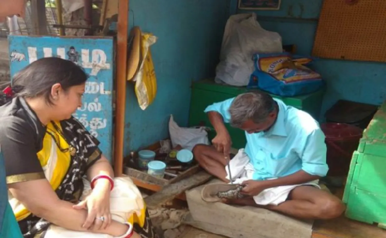 जब टूटी चप्पल जुड़वाने के लिए स्मृति ईरानी ने मोची को दिए 10 की जगह 100 रुपये
