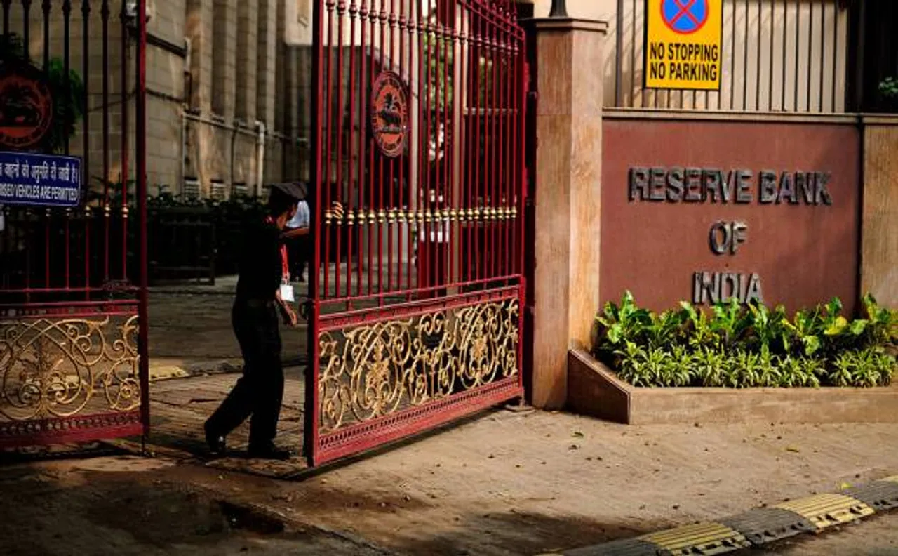 RBI ने कहा, अब जिले की करेंसी चेस्ट में बैंक जमा करा सकेंगे पुराने नोट