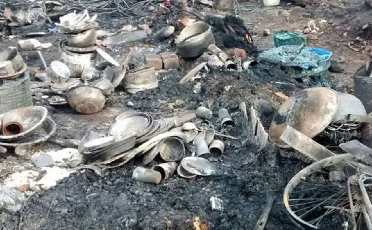 पाकिस्तानी प्रवासियों के शिविरों में लगी आग, 30 झोपड़ियां खाक