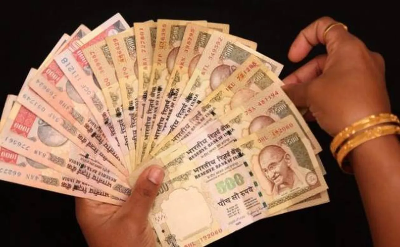 विशाखापट्टनम में एक नाले से 10 लाख के नकली नोट बरामद, 500 और 1000 रु के थे पुराने नोट