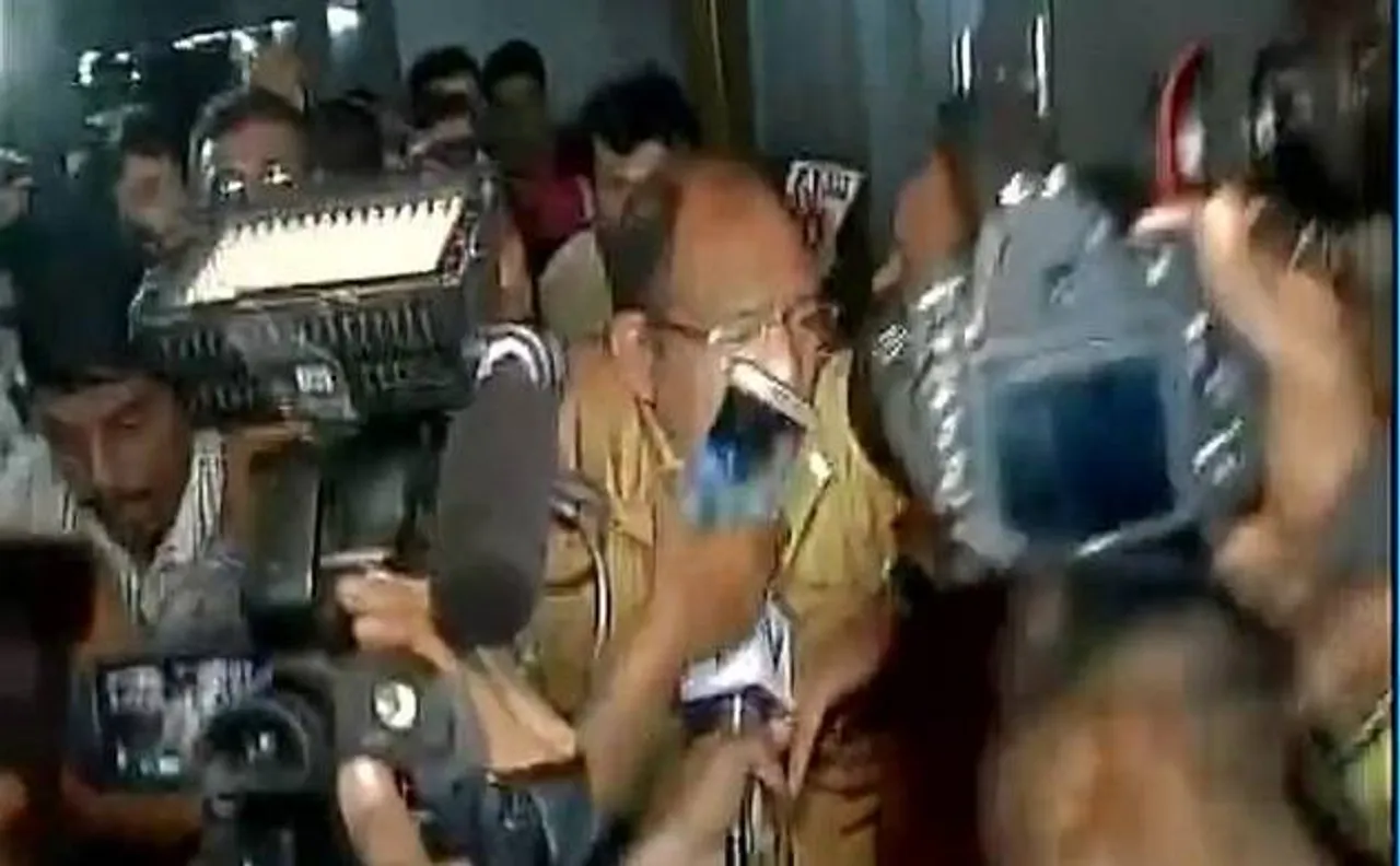 गुजराती कारोबारी महेश शाह ने कहा कि काला धन सफेद करने के लिए नेताओं और कारोबारियों ने उन्हें मोहरा बनाया