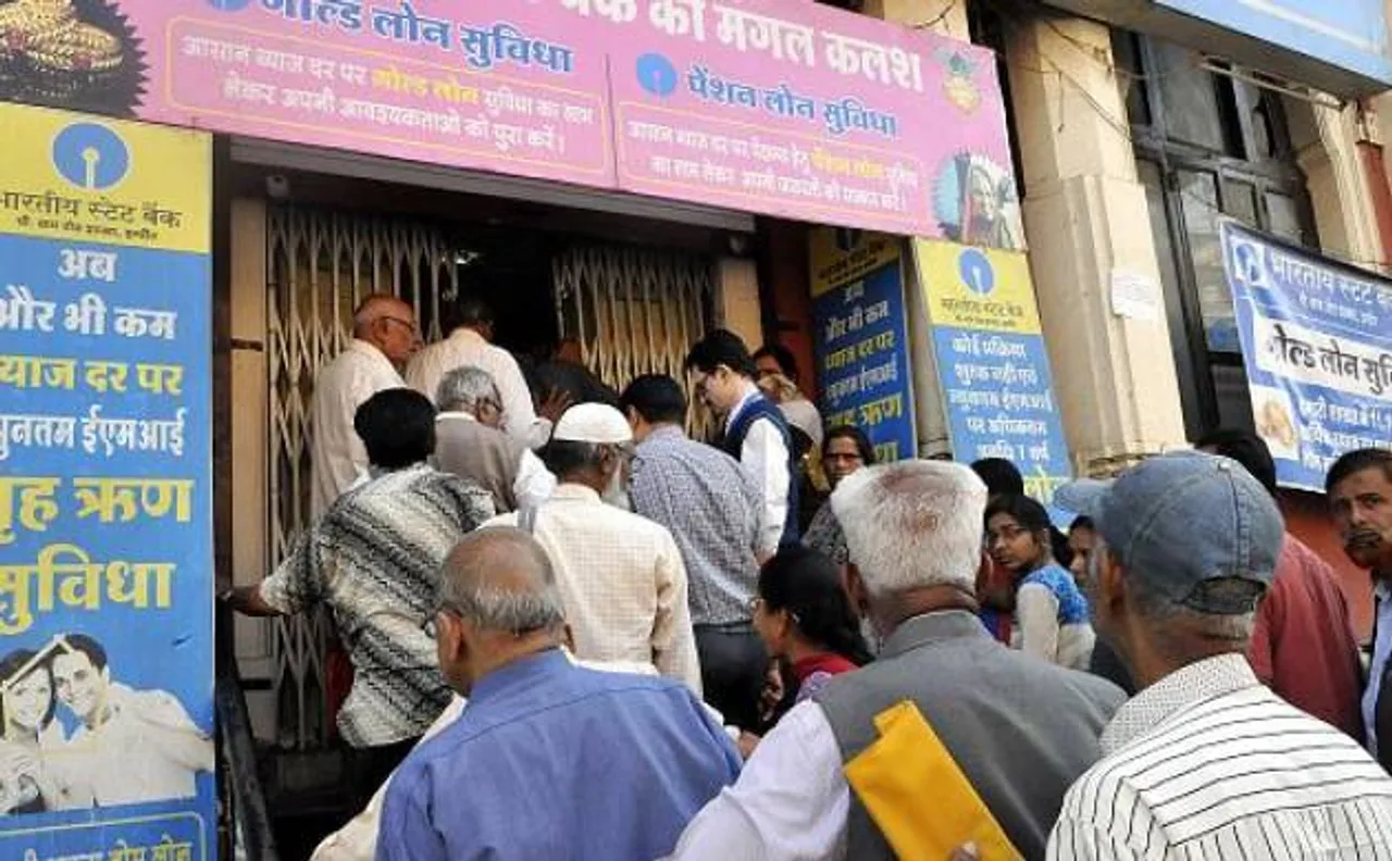 एसबीआई ने कहा, बैंकों में कतारें खत्म करने को 500 रुपये के नोट जरूरी