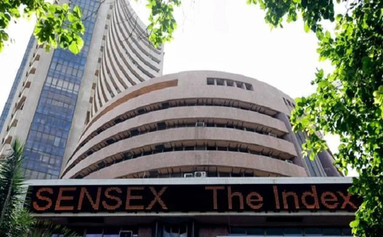 155.89 अंकों की गिरावट के साथ बंद हुए बाजार