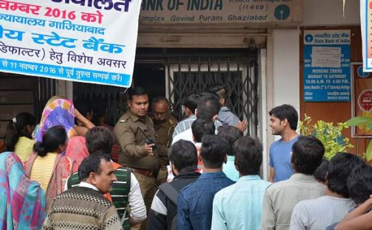 नोटबंदी के एक महीने बाद ये है विशेषज्ञों की राय