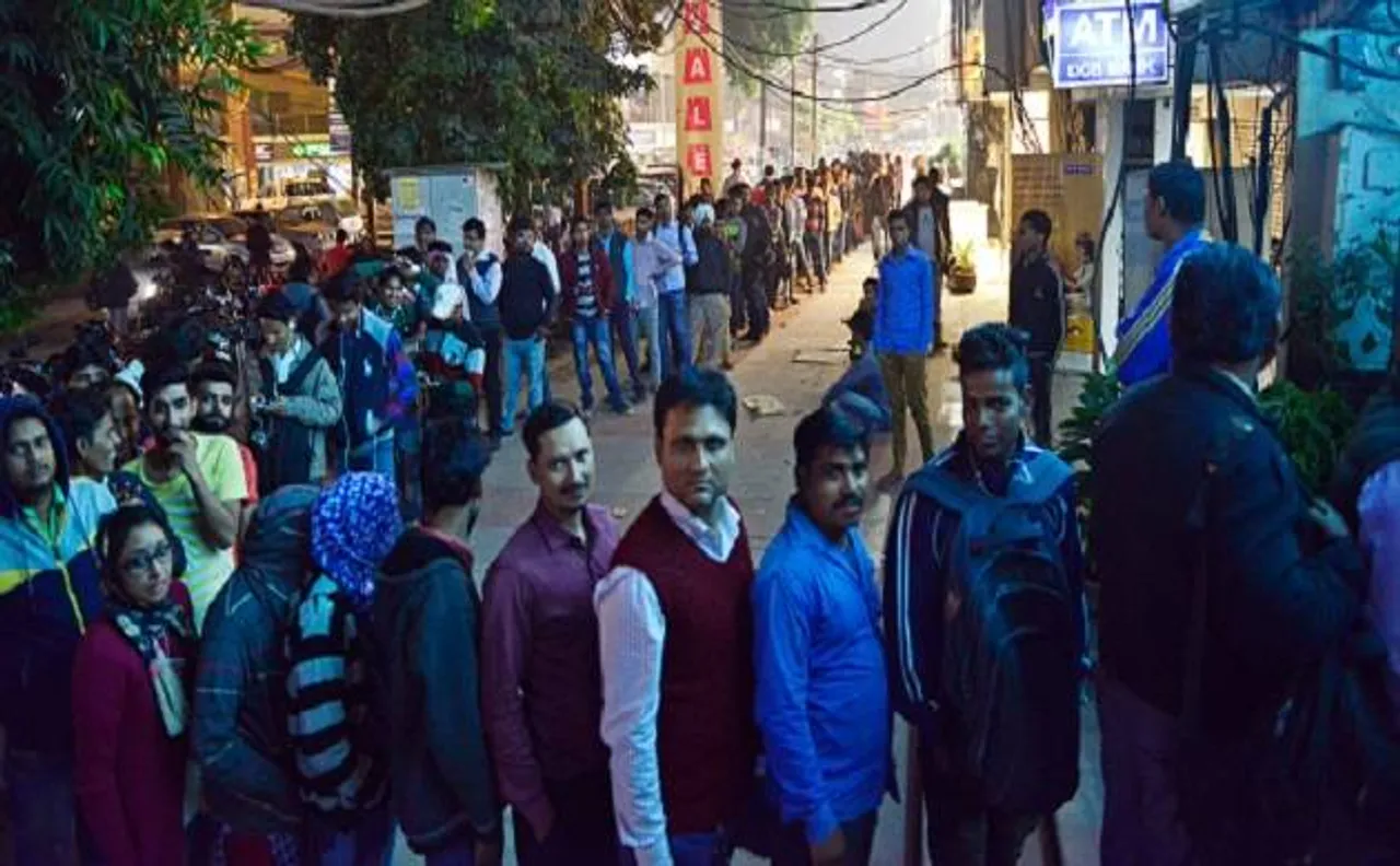 हैदराबाद में नकदी की कमी के विरोध में सड़क जाम