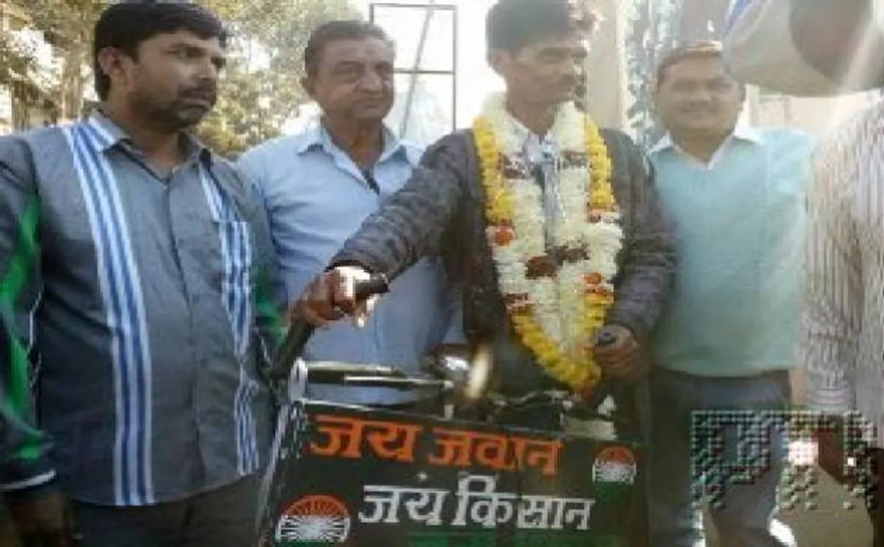 नोटबंदी के समर्थन में साइकिल से दिल्ली यात्रा पर निकला शख्स
