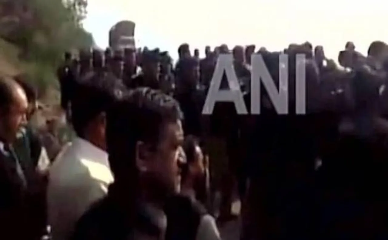 PoK में लगे पाकिस्तान से 'आजादी' के नारे, पुलिस ने किया लाठीचार्ज (Video)