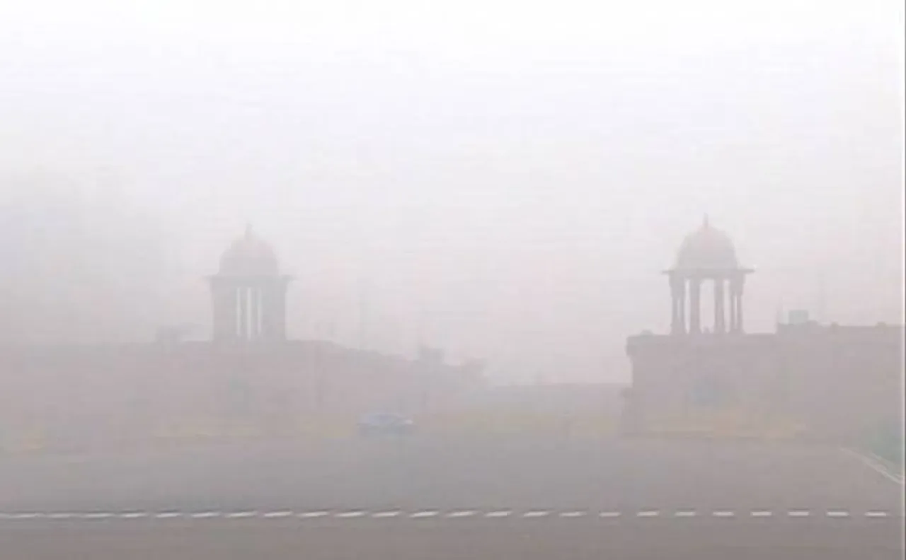 घने कोहरे के कारण 101 ट्रेनें, इंटरनेशल फ्लाइट्स हुईं लेट, यात्री परेशान