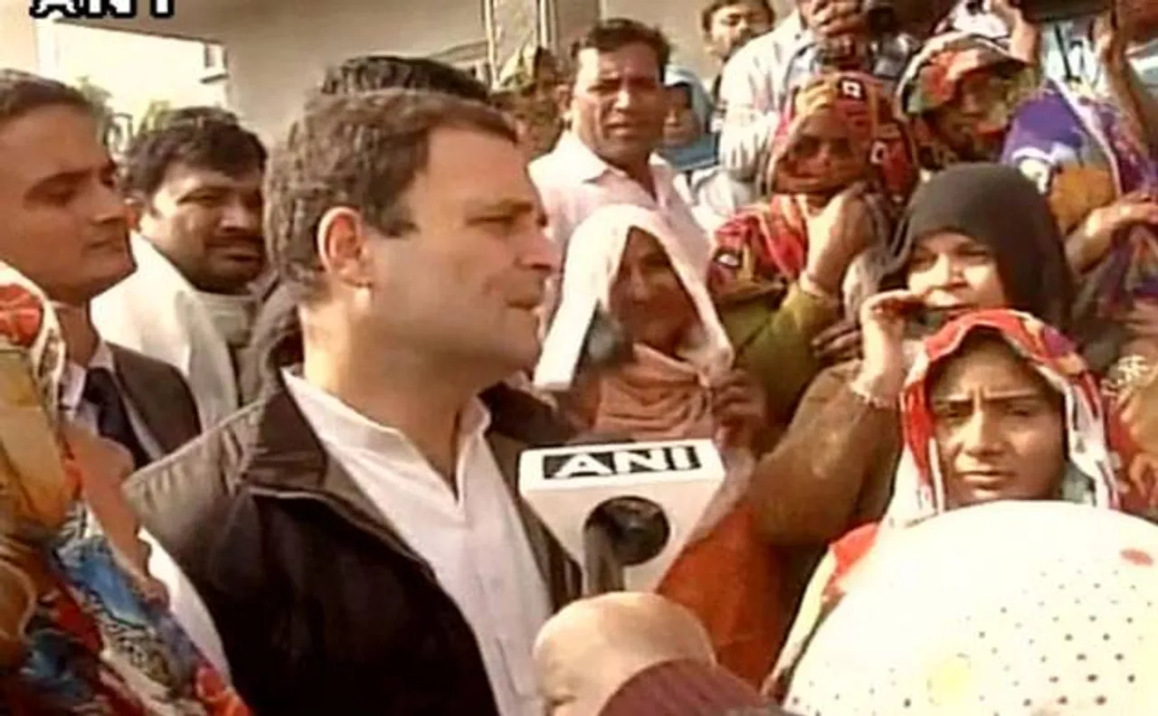 दादरी के अनाज मंडी से राहुल के नये तेवर, बोले -  क्या आपको बैंको की लाइन में एक भी अमीर आदमी खड़ा दिखाई दे रहा, नोटबंदी काले धन के खिलाफ नहीं बल्कि गरीबों के खिलाफ जंग है