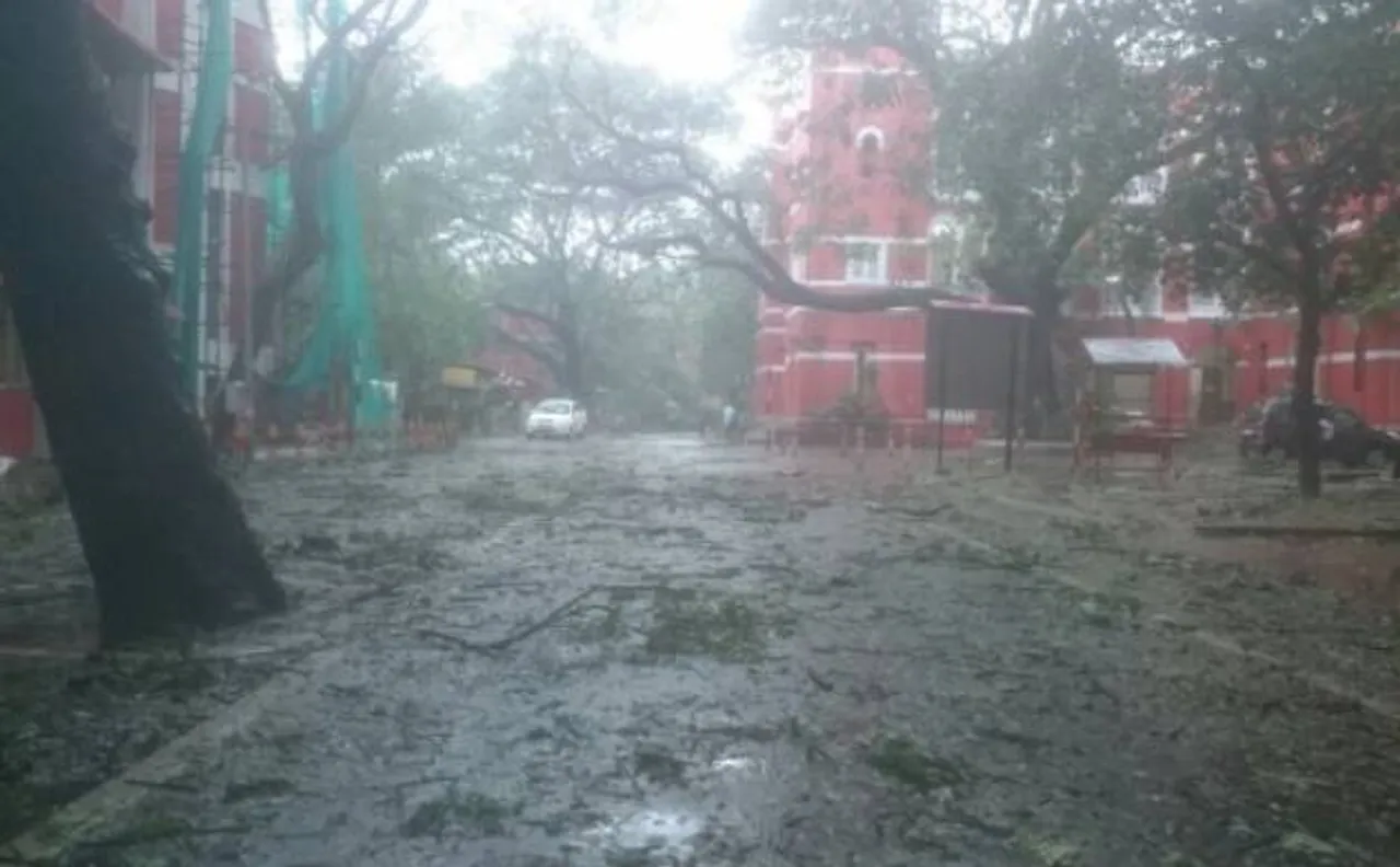 वरदा तूफान के बाद बीमा कंपनियां मुश्किल में, 200 करोड़ रुपयेका मिला दावा