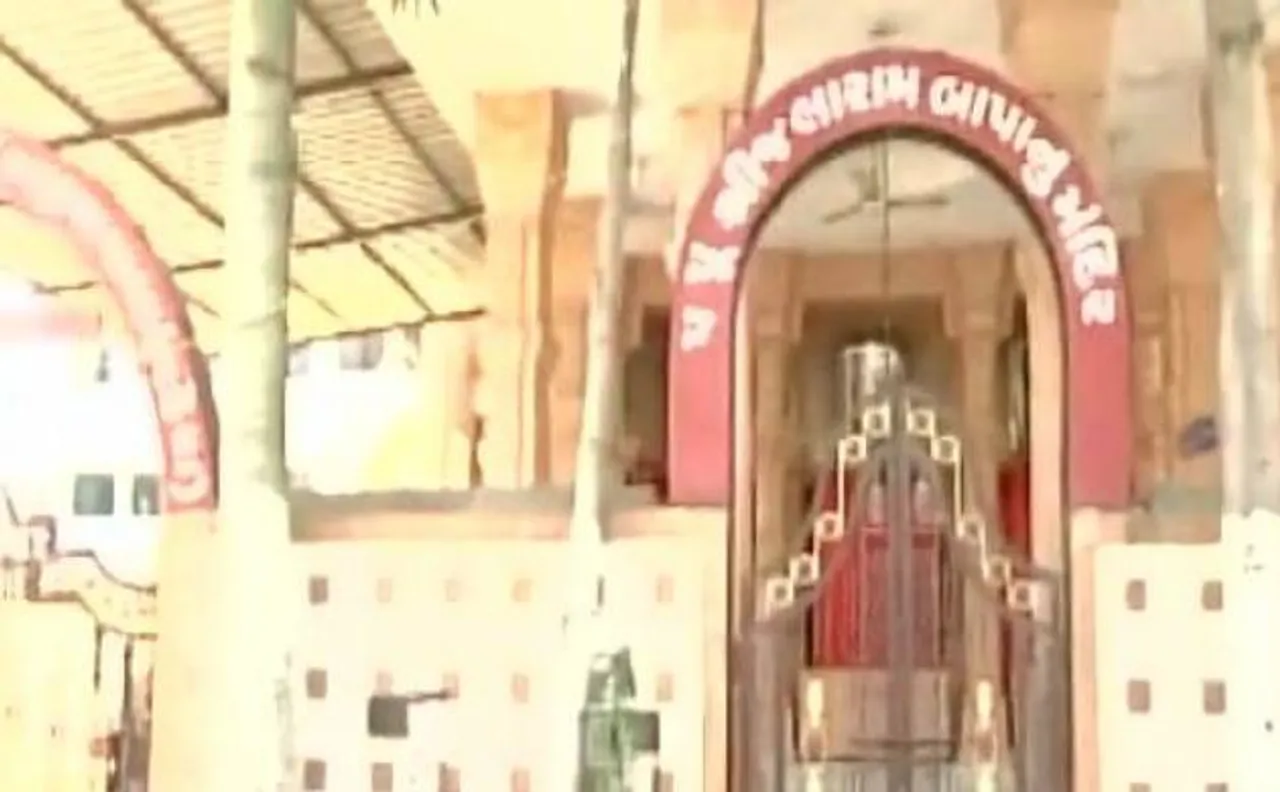IT का छापा, सूरत के सूदखोर के घर से 400 करोड़ रुपये बरामद