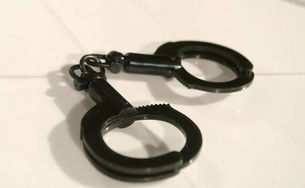 यूपी में 20 लाख की ठगी के अरोप में उद्योगपति और फर्जी बैंककर्मी गिरफ्तार