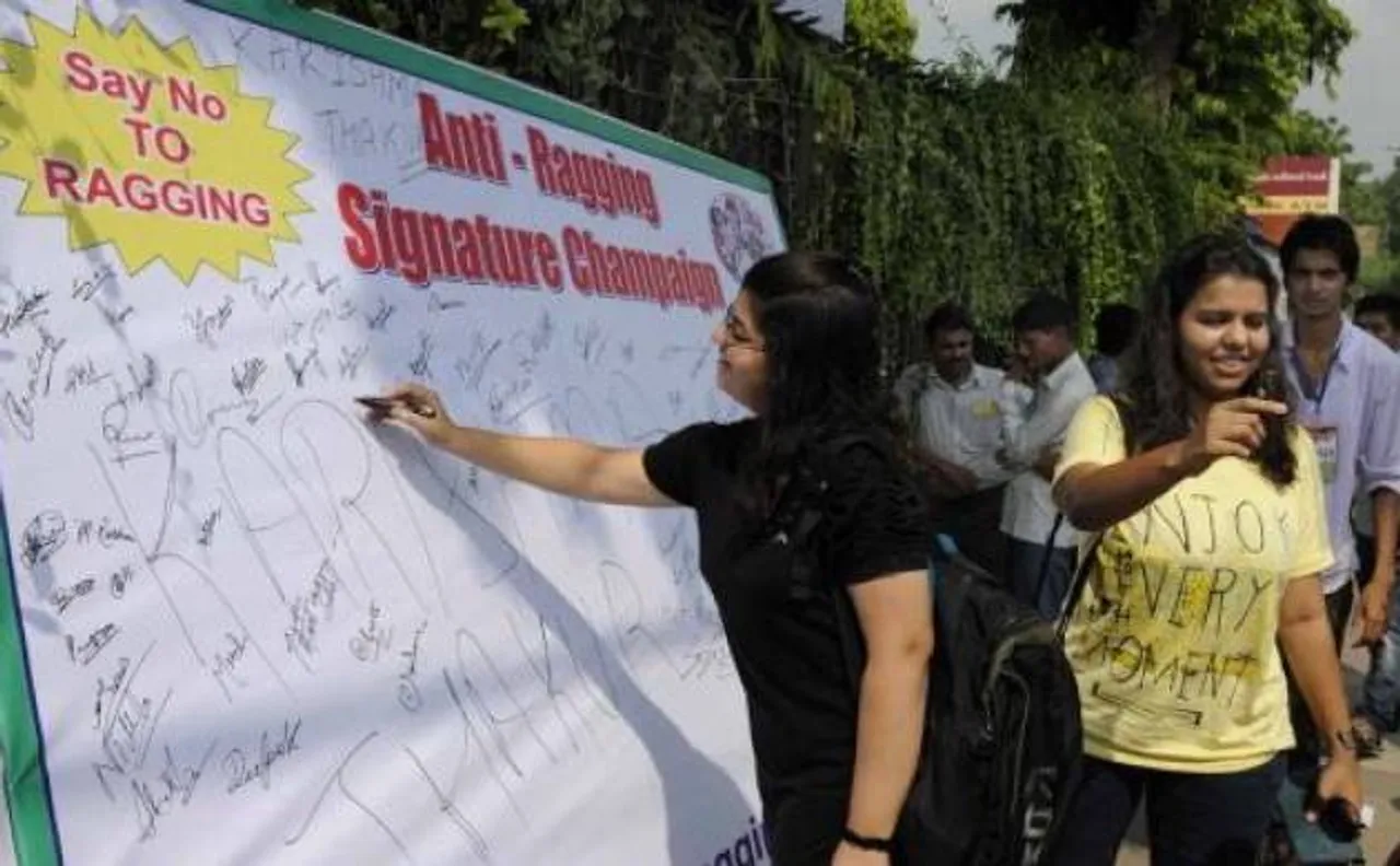 केरल के कॉलेज में रैगिंग: छात्रों के उतरवाए कपड़े, 21 छात्र निलंबित