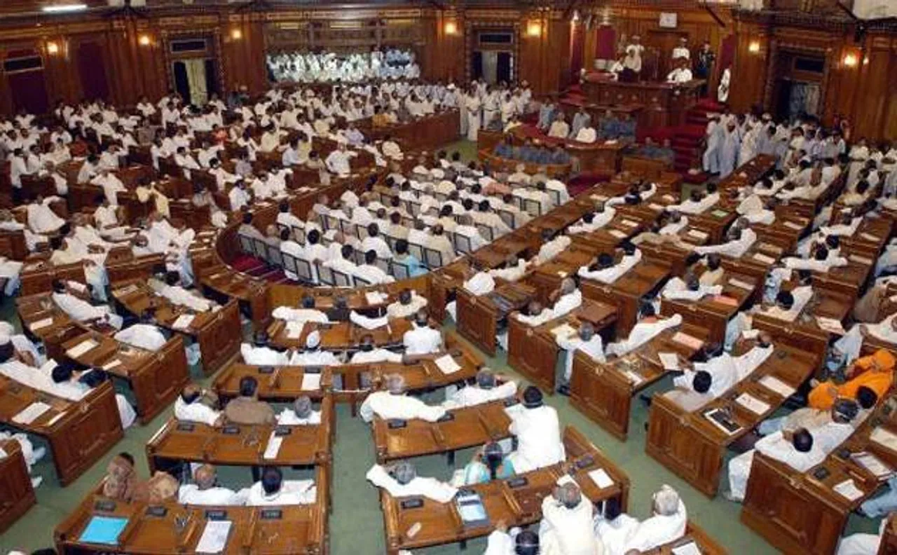 विपक्ष ने बिगड़ते कानून व्यवस्था के मुद्दे पर किया हंगामा, उप्र विधानपरिषद में प्रश्नकाल हुआ स्थगित