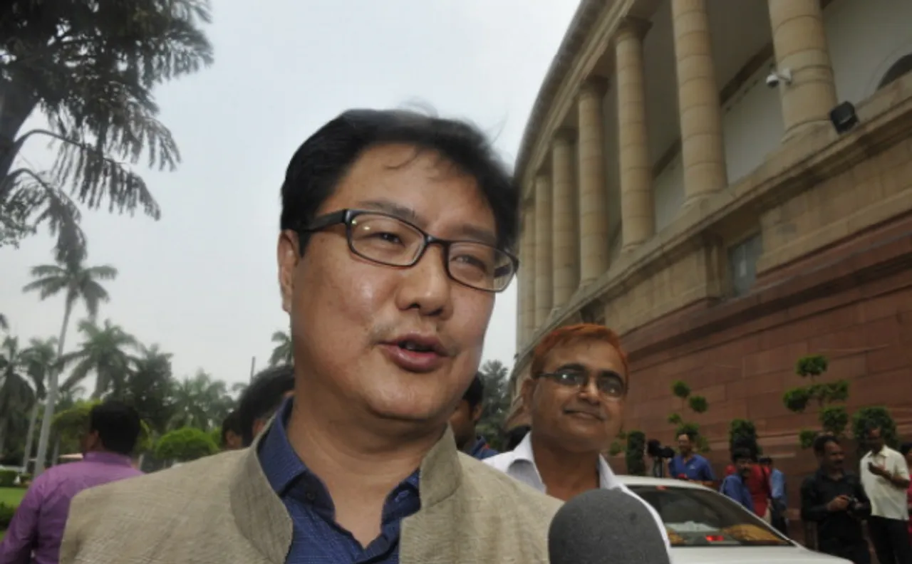 हालात का जायजा लेने मणिपुर पहुंचे किरन रिजिजू, कहा राज्य की स्थिति को समान्य रखना राज्य सरकार का कर्तव्य
