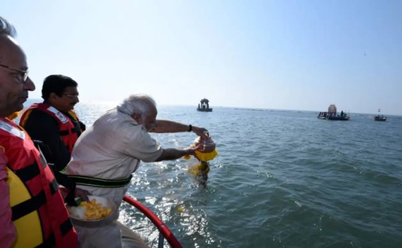 50 दिनों बाद ईमानदारों की तकलीफ कम होगी, बेईमानों की बढ़ेगी: मोदी
