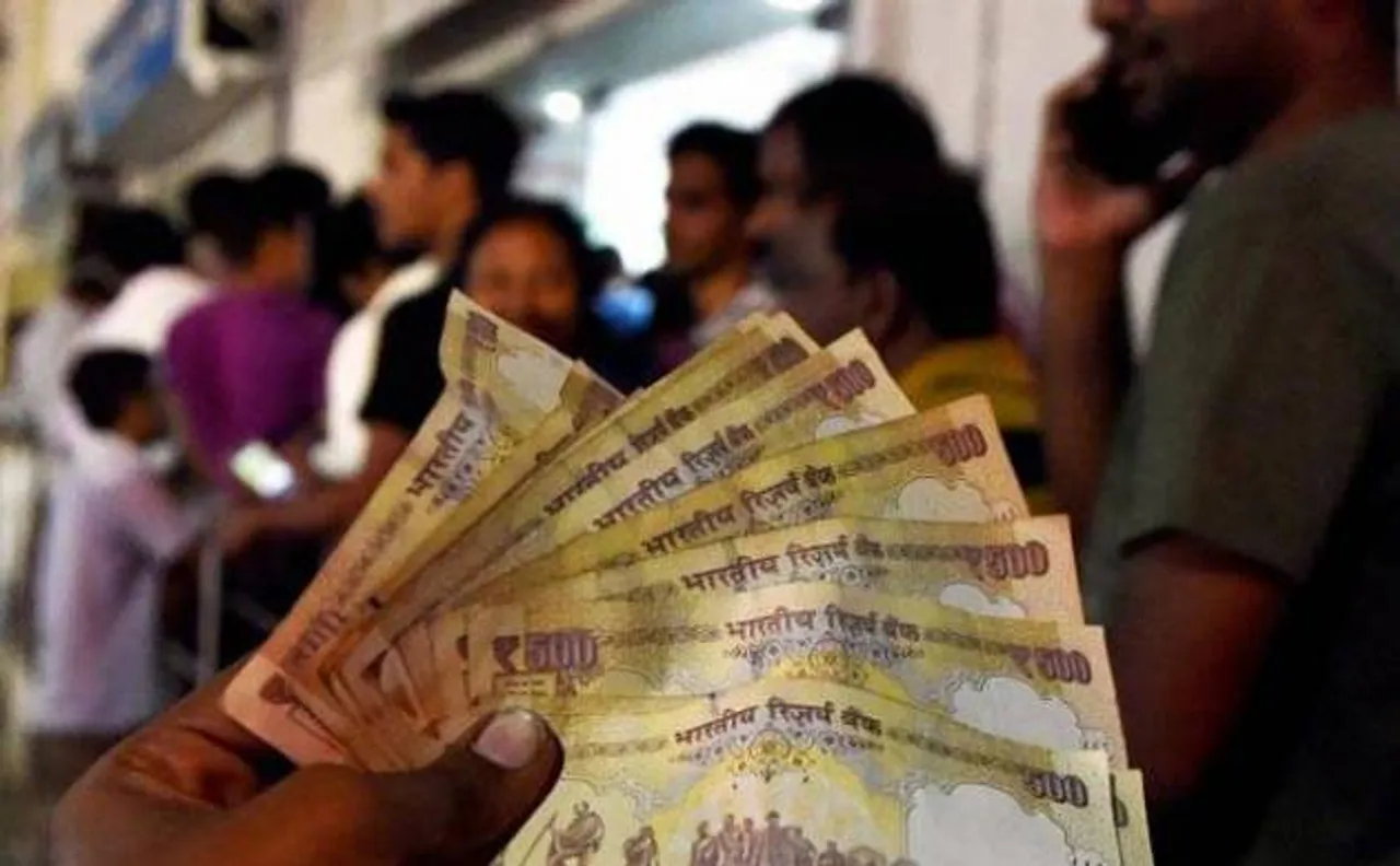 नोटबंदी: बदलते नियमों के बीच पिसता रहा आम आदमी, मुश्किल से बीते यह 50 दिन