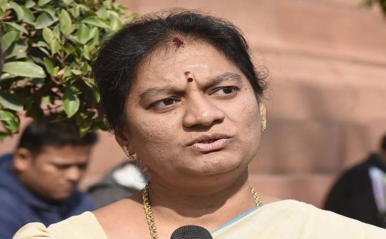 Video: जयललिता से बगावत करने वाली शशिकला पुष्पा के पति को AIADMK समर्थकों ने चेन्नई में जमकर पीटा