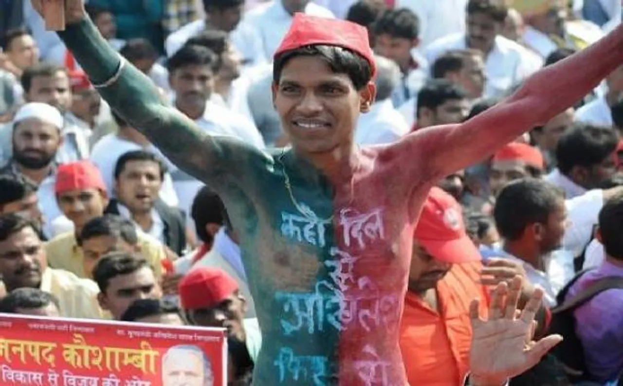 मुलायम को मनाने के लिए अखिलेश समर्थकों ने लिखी खून की चिट्ठी