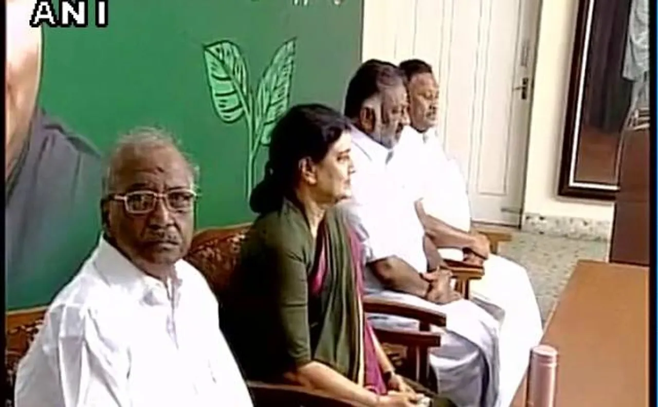 तमिलनाडु: शशिकला नटराजन ने संभाला अन्नाद्रमुक के महासचिव का पद, 35 सालों  तक जनरल सेक्रेटरी रही थीं जयललिता