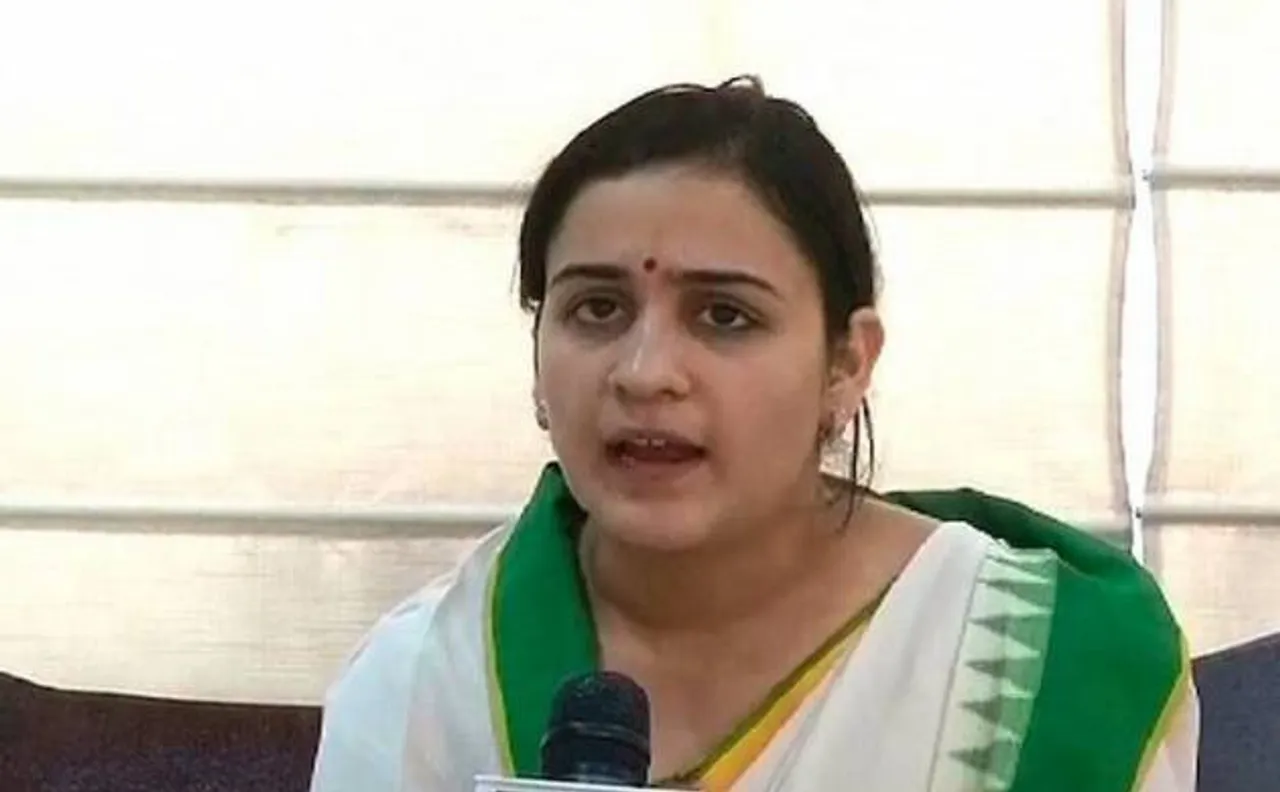 सपा में दरार: अखिलेश के जवाब में अब क्या अपनी छोटी बहू अपर्णा को सामने ले आएंगे मुलायम सिंह?