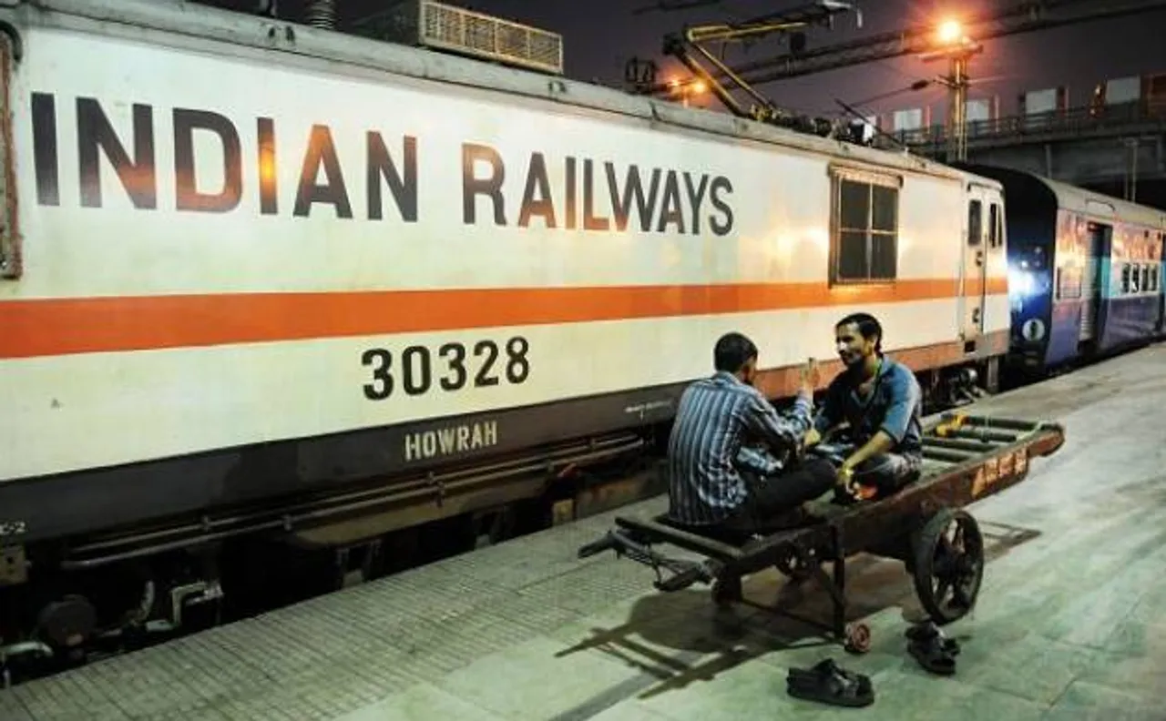 ट्रेन में लूटपाट करने वाले 5 लुटेरे दबोचे, मोबाइल और अन्य सामान बरामद