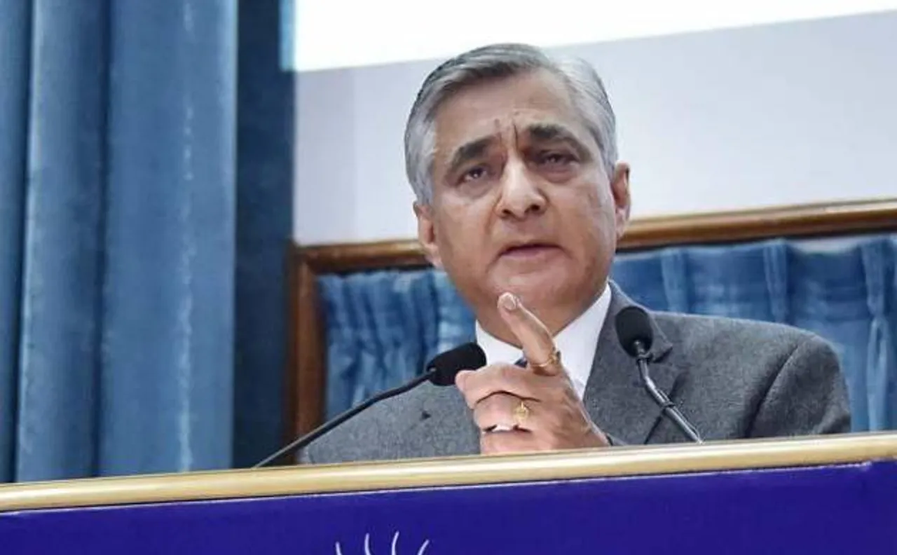 चीफ जस्टिस टीएस ठाकुर का केंद्र पर निशाना, कहा न्यायाधीशों को कॉलेजियम की सिफारिशों के बावजूद स्थानांतरित क्यों नहीं किया जा रहा