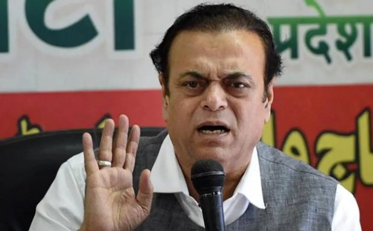 अबु आजमी बेंगलुरु मामले पर अपने विवादित ​बयानों से सोशल मीडिया पर घिरे