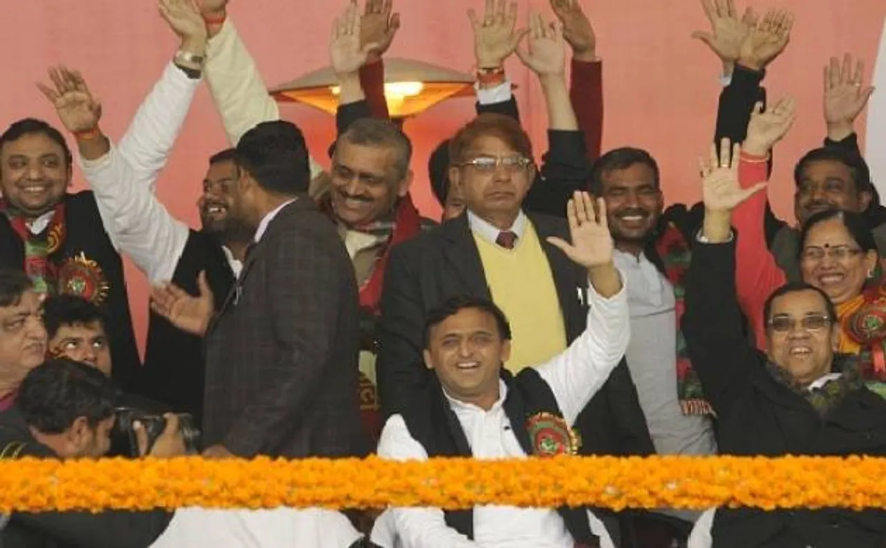 समाजवादी पार्टी में कलह के बीच बोले अखिलेश, 'कहां नट बोल्ट, कहां हथौड़ा इस्तेमाल करना है, सही से करेंगे'