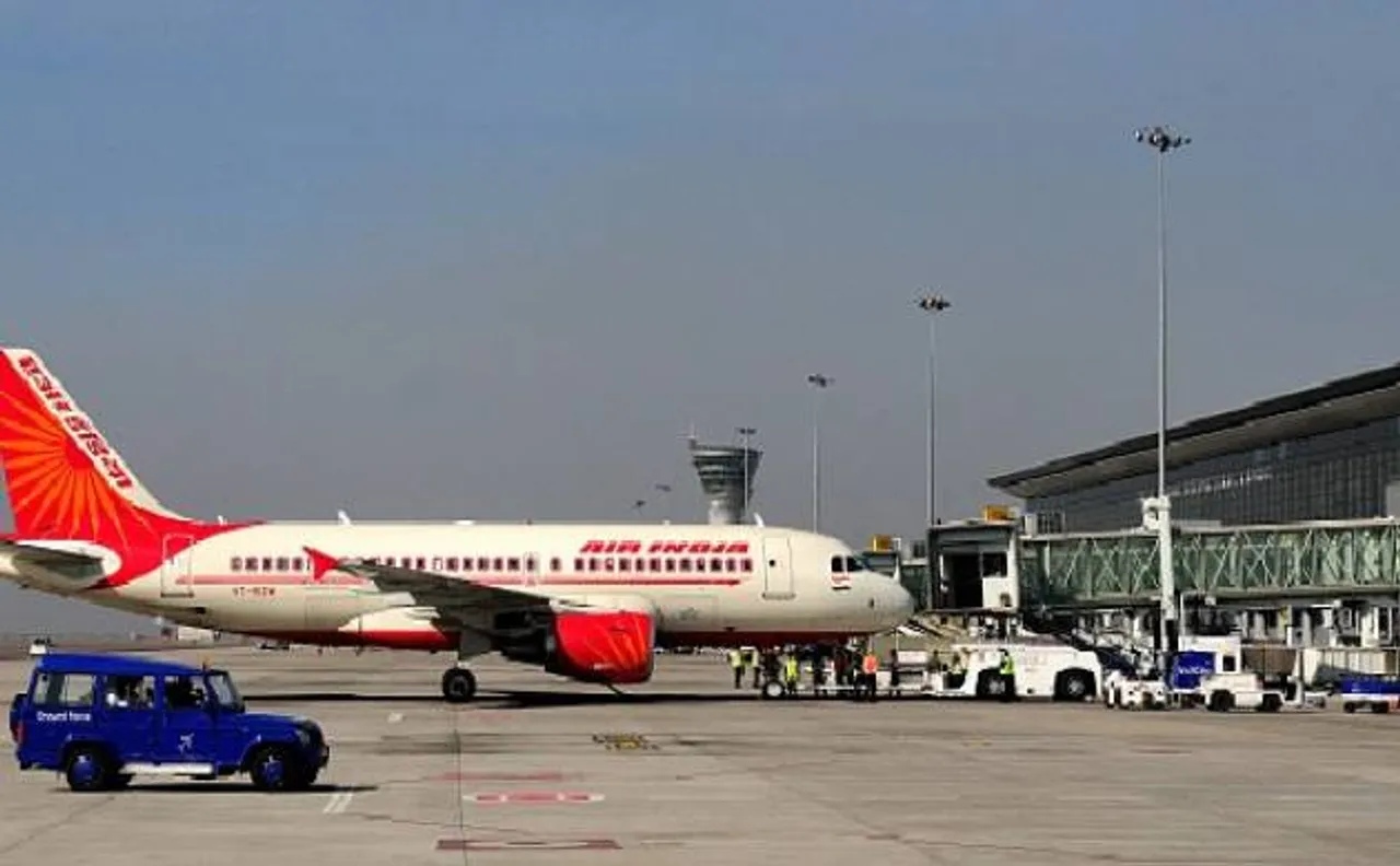 एयर इंडिया की फ्लाइट्स में महिला से बदसलूकी, आरोपी ने मांगी माफी