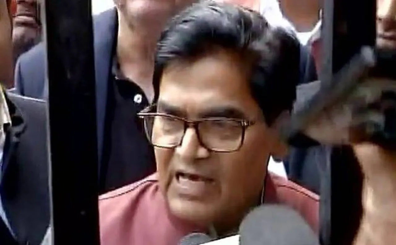 मुलायम के बाद अखिलेश गुट के रामगोपाल मिले चुनाव आयोग से, जल्द साइकिल पर विवाद के निपटारे की मांग