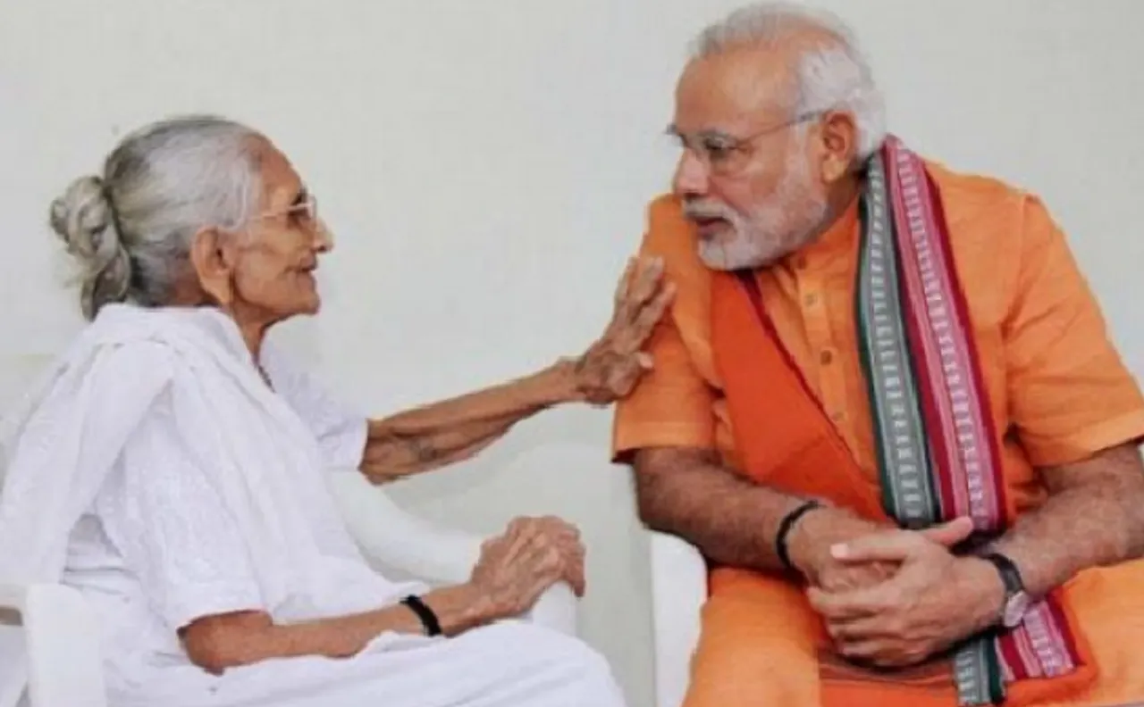 गुजरात: योगा छोड़ पीएम मोदी मां हीराबेन से मिलने पहुंचे, साथ किया नाश्ता