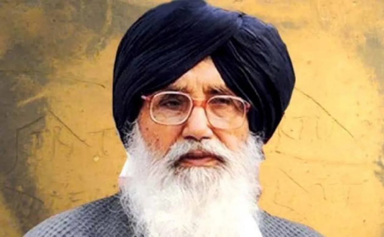 पंजाब के मुख्यमंत्री प्रकाश सिंह बादल पर फेंका गया जूता, हिरासत में युवक