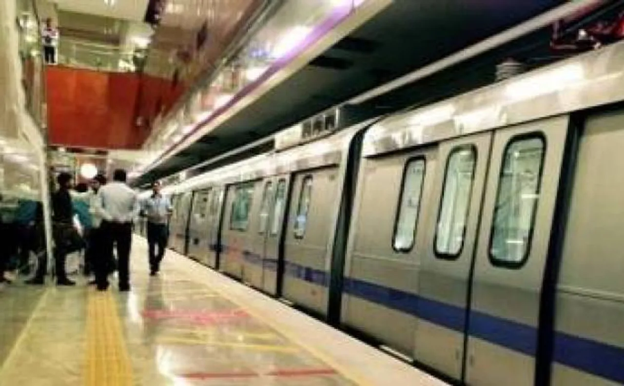 ब्लू लाइन पर तकनीकी दिक्कत के कारण मैट्रो सेवा वाधित