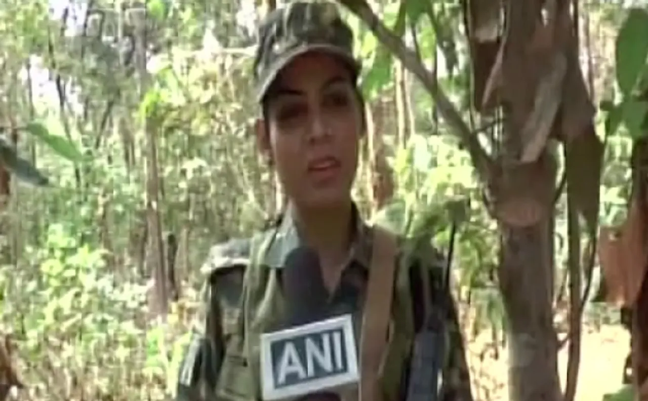 नक्सल प्रभावित इलाके बस्तर में बेखौफ घूमती नजर आयेगी पहली महिला CRPF जवान ऊषा किरण
