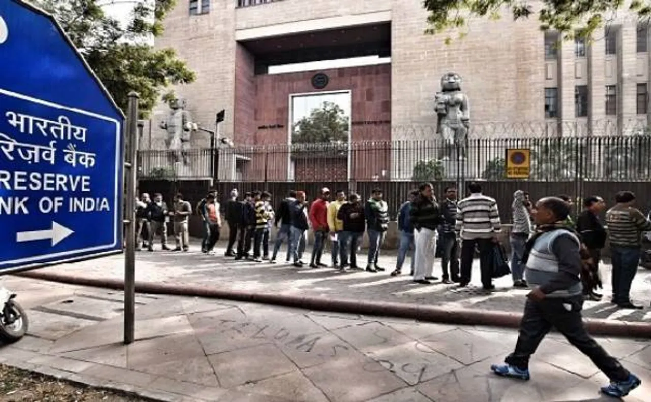 नोटबंदी: RBI कर्मचारियों ने गवर्नर उर्जित पटेल को चिट्ठी लिखकर कहा 'अपमानित' महसूस कर रहे हैं