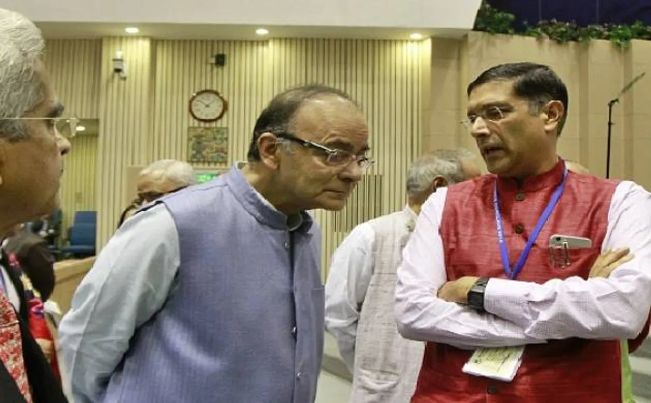 नोटबंदी के मसले पर वित्त मंत्रालय के सीनियर अधिकारियों को तलब कर सकती है पीएसी