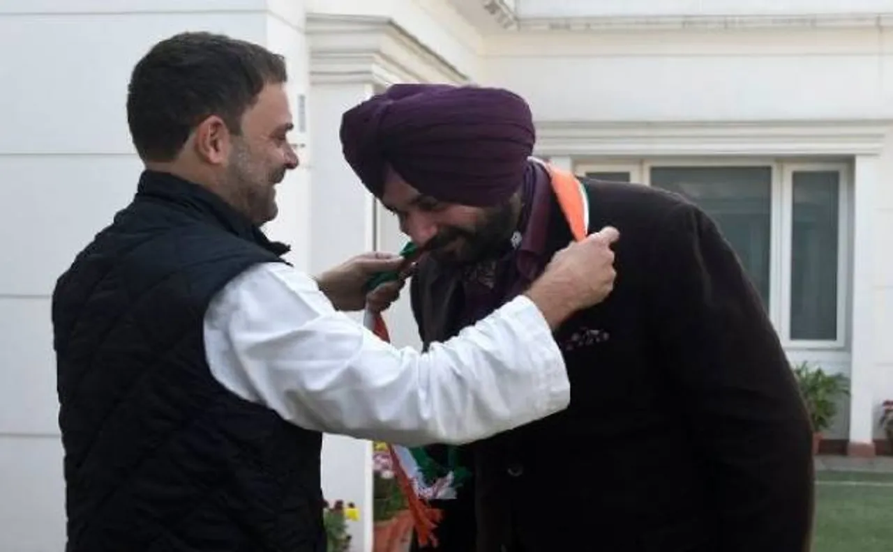 राहुल गांधी से मिलकर नवजोत सिंह सिद्धू ने थामा कांग्रेस का हाथ